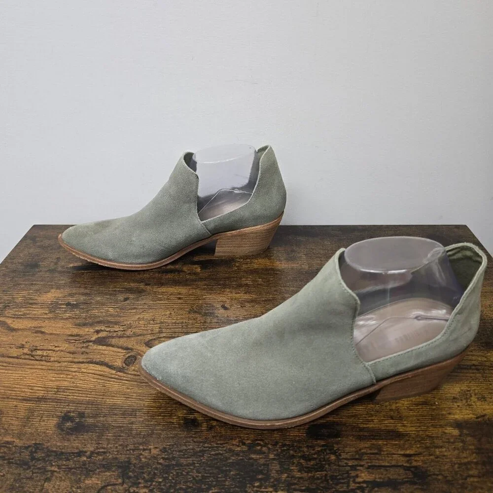 Chinese Laundry Focus Green Suede Wedge Cutout Ankle Bootie Stacked Heel Sz 8.5
